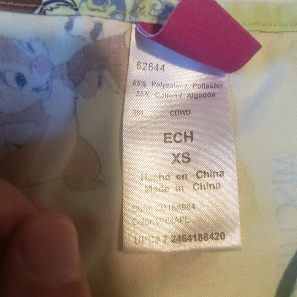 Disney Scrub Top Size XS Chip & Dale - Picture 5 of 5